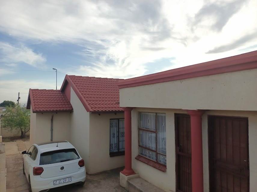 6 Bed House in Soshanguve photo number 1