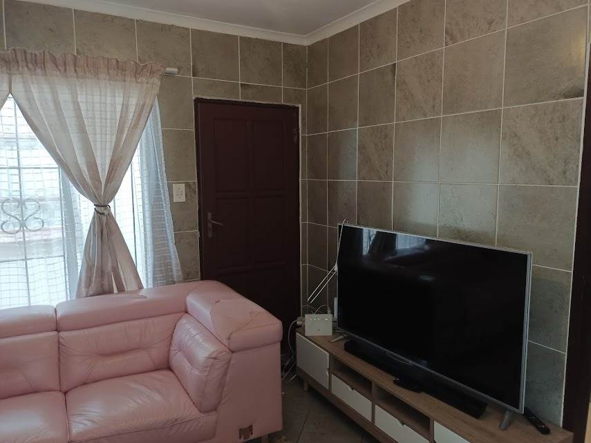 6 Bed House in Soshanguve photo number 21