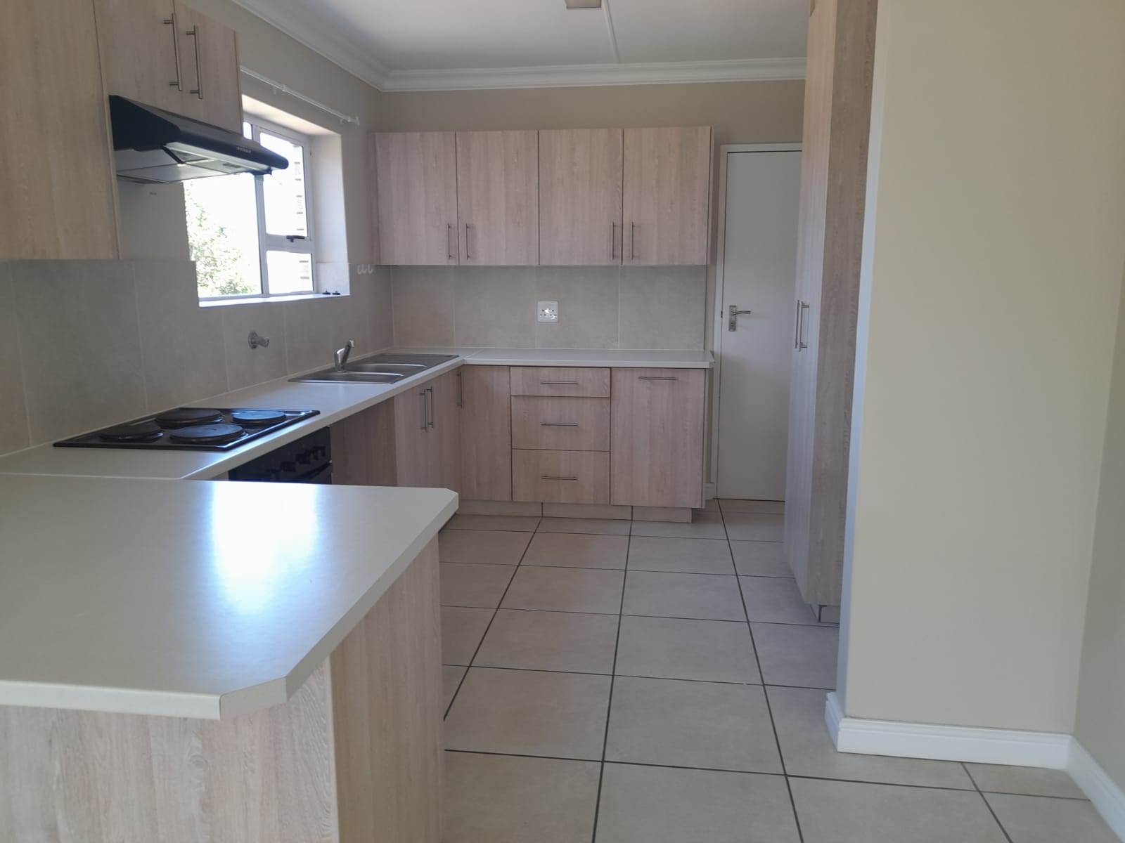2 Bed House in Groenkloof Retirement Village photo number 4