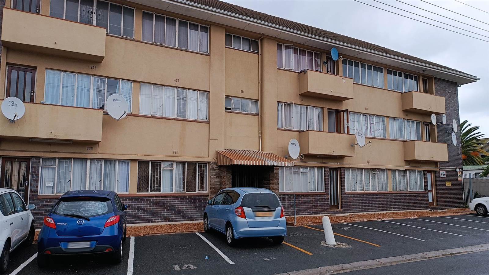 1 Bed Townhouse in Parow Central photo number 2