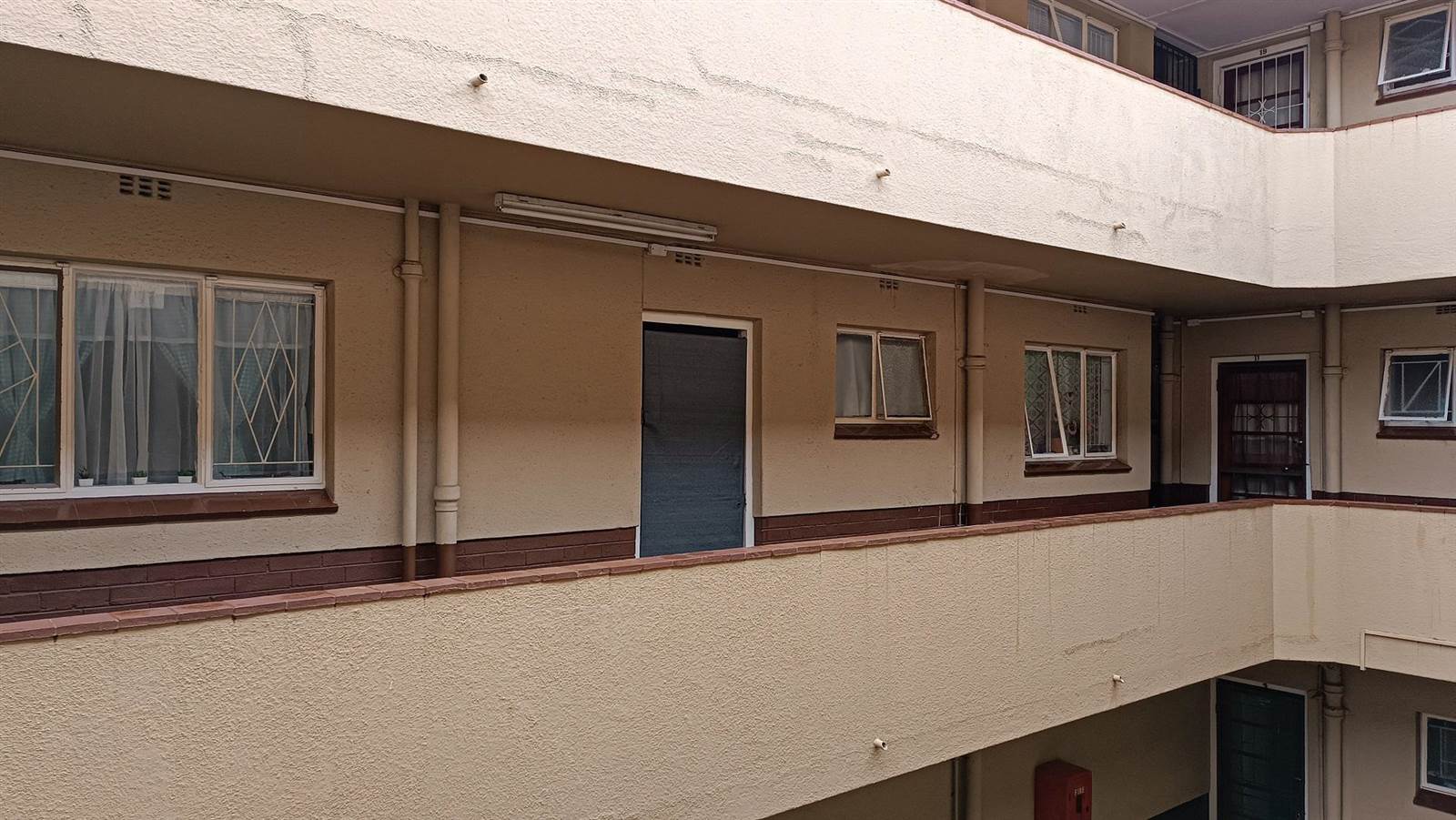 1 Bed Townhouse in Parow Central photo number 5