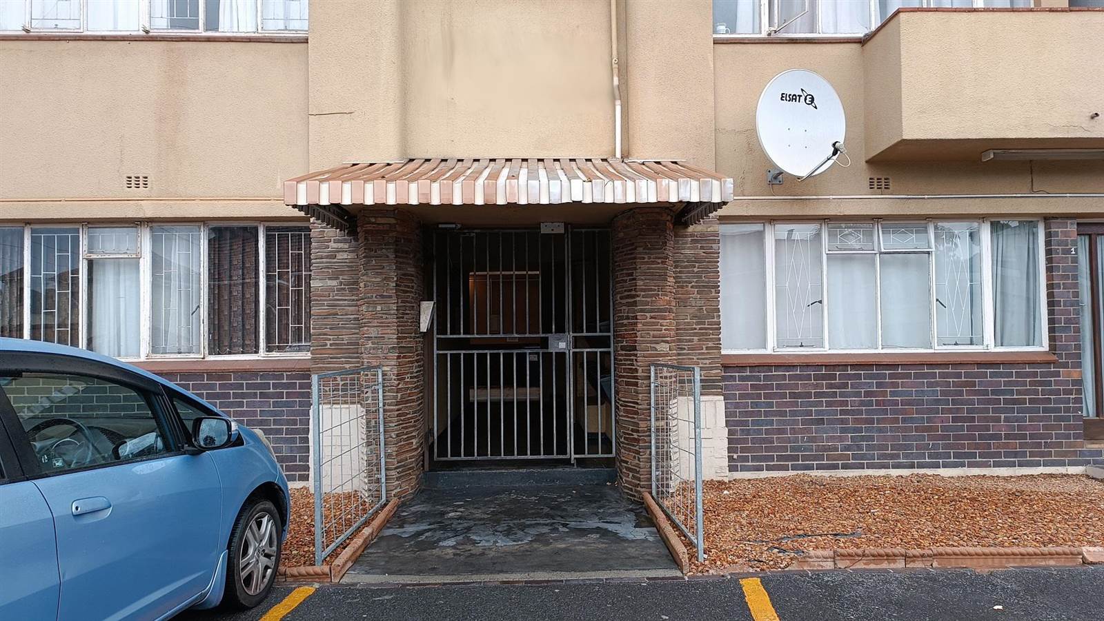 1 Bed Townhouse in Parow Central photo number 1
