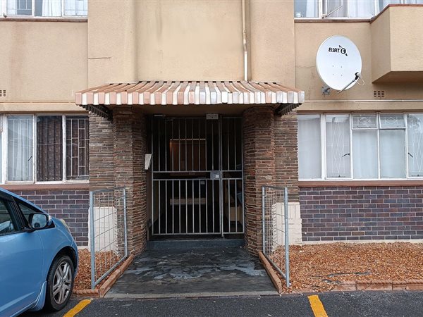 1 Bed Townhouse in Parow Central