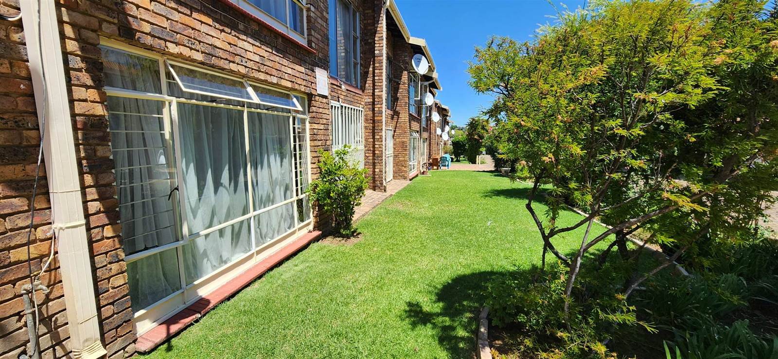 2 Bed Townhouse in Brackendowns photo number 6