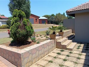 5 Bed House in Raslouw Glen