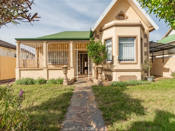 4 Bedroom House 4 Bedroom House