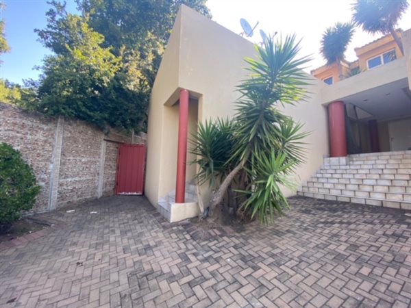 10 Bed House in Bryanston