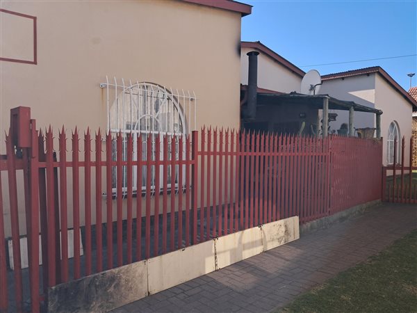 2 Bedroom Townhouse 2 Bedroom Townhouse