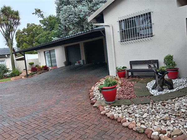 4 Bedroom House 4 Bedroom House