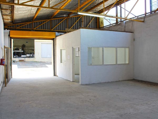 298  m² Industrial space