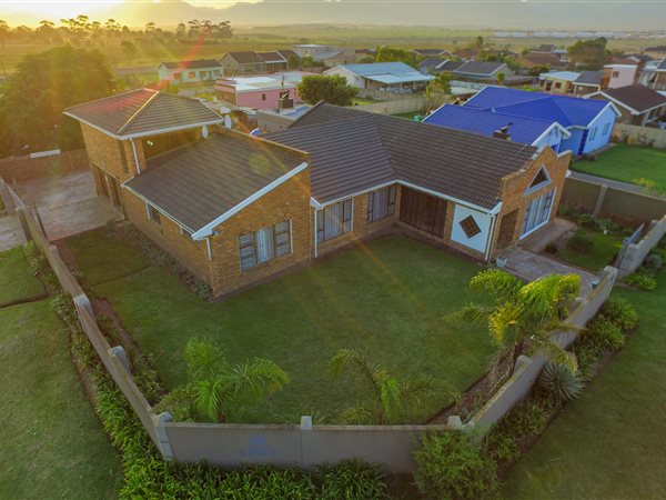 4 Bed House in Pacaltsdorp