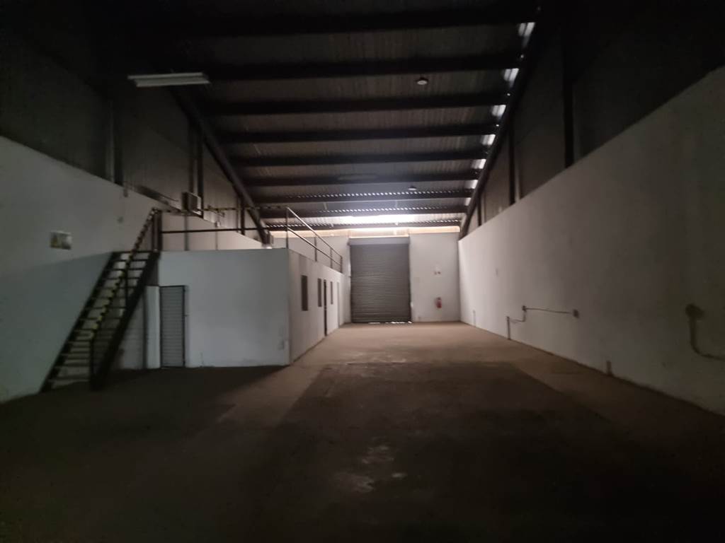 1102  m² Industrial space in Waltloo photo number 3