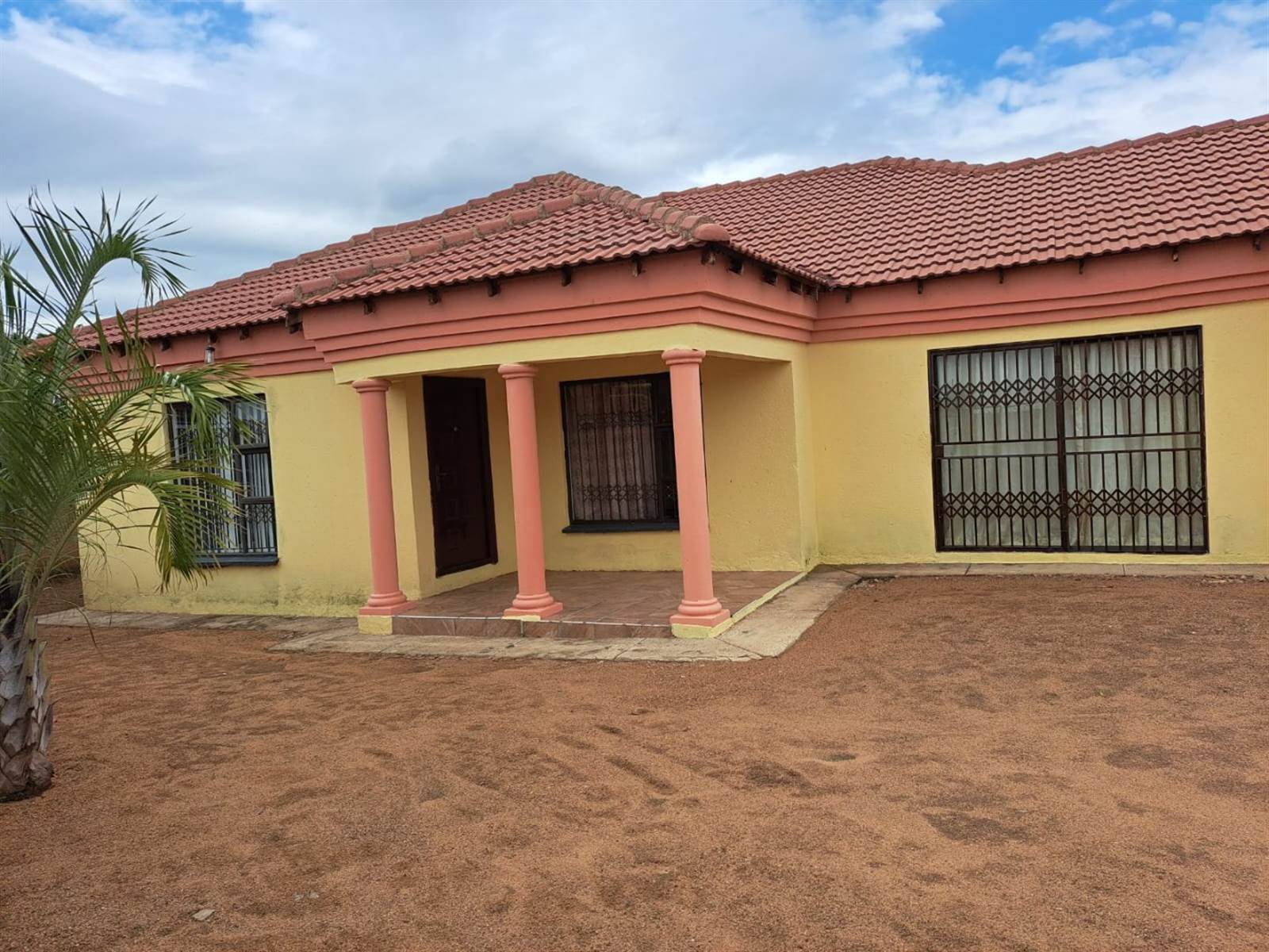 6 Bed House in Soshanguve photo number 1