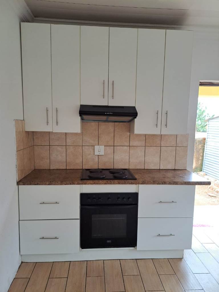6 Bed House in Soshanguve photo number 5