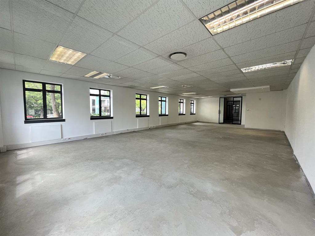 126  m² Commercial space in Lonehill photo number 8