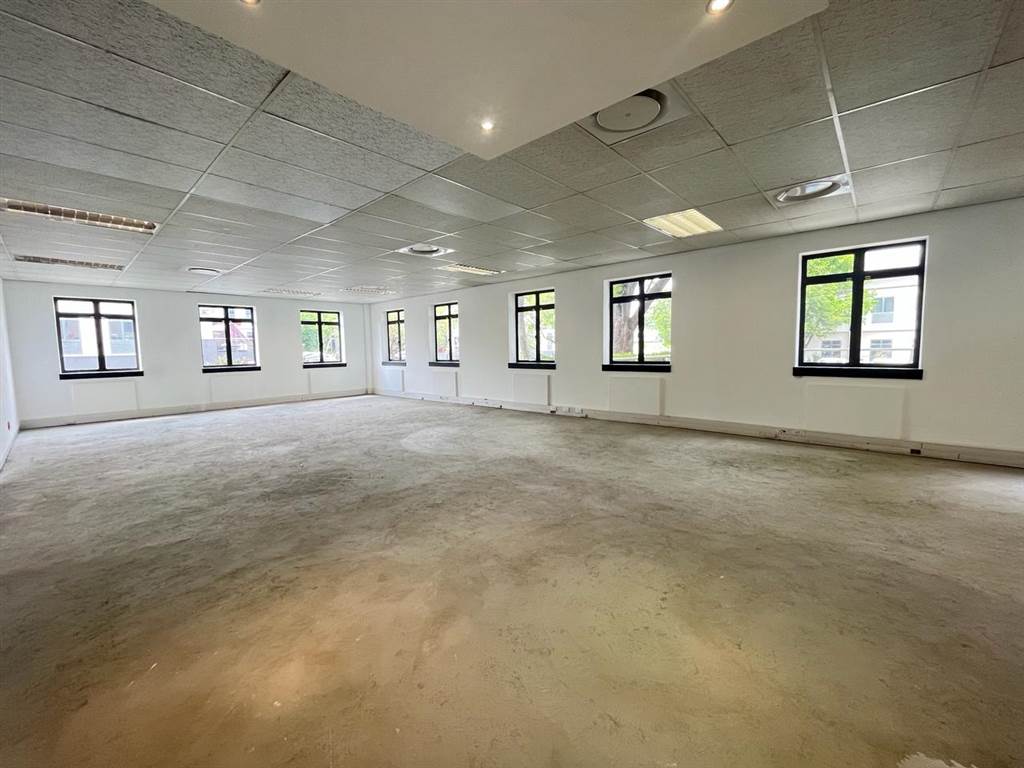 126  m² Commercial space in Lonehill photo number 5