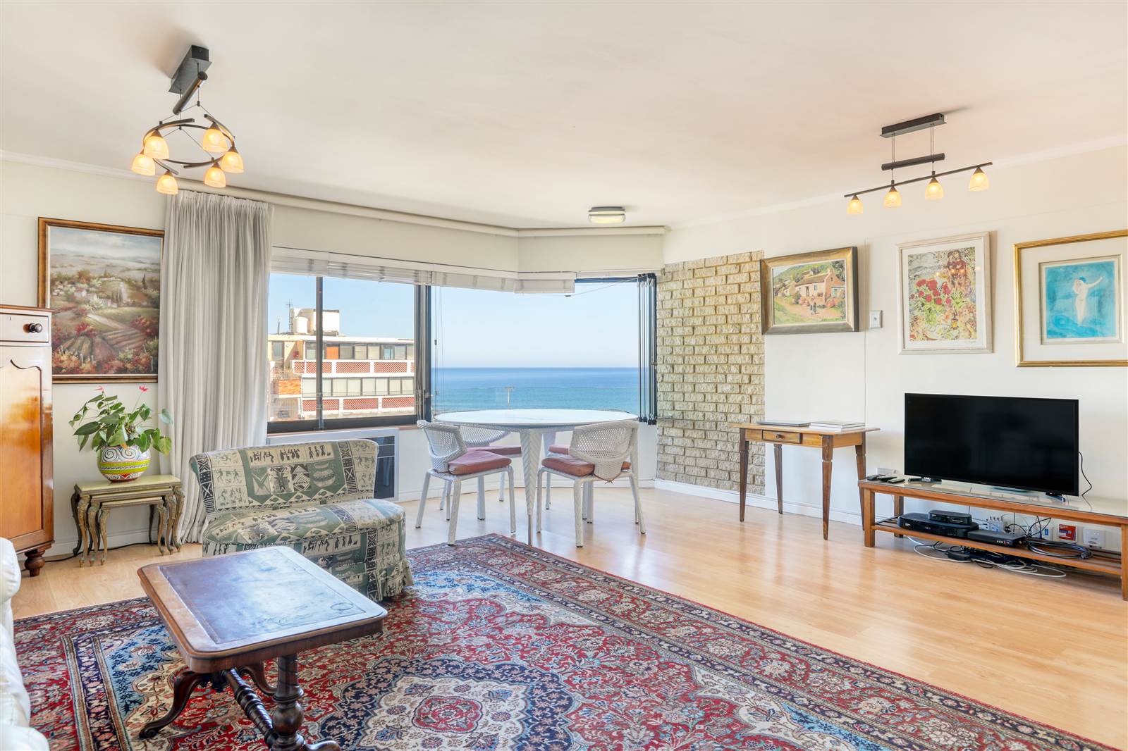 3 Bed Penthouse in Sea Point photo number 2