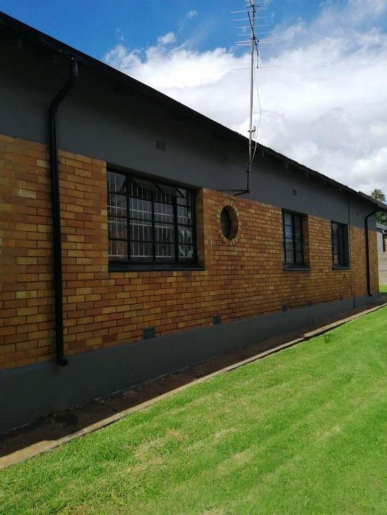 3 Bed House in Alberton photo number 13