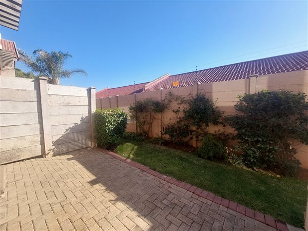 2 Bedroom Townhouse 2 Bedroom Townhouse