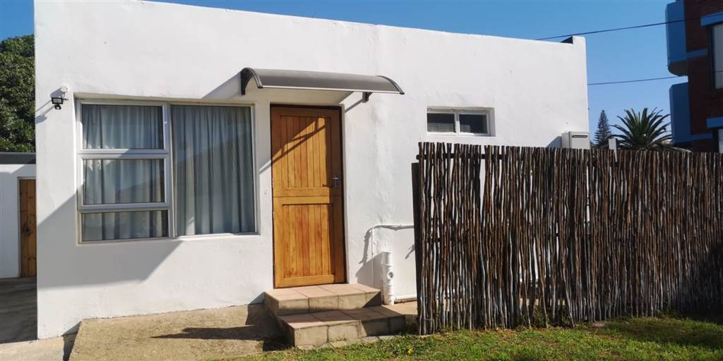 3 Bed House in Jeffreys Bay photo number 28