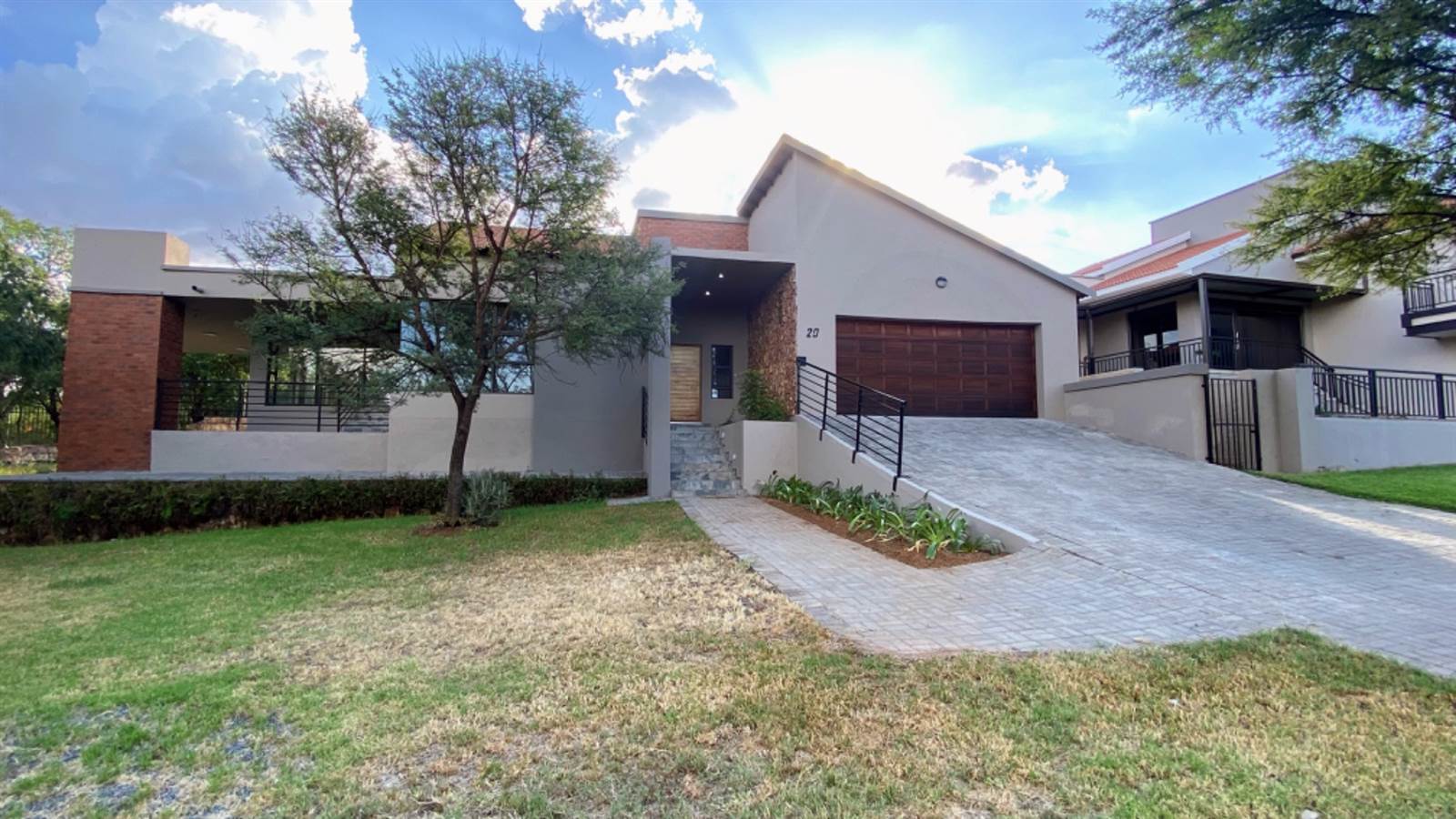 3 Bed House in Buffelspoort photo number 3