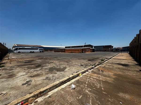 633  m² Industrial space