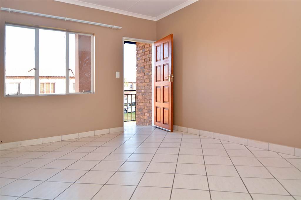 2 Bed Apartment in Protea Glen photo number 5