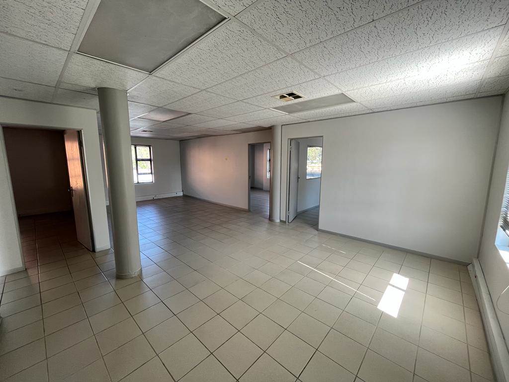 135  m² Commercial space in Fourways photo number 11