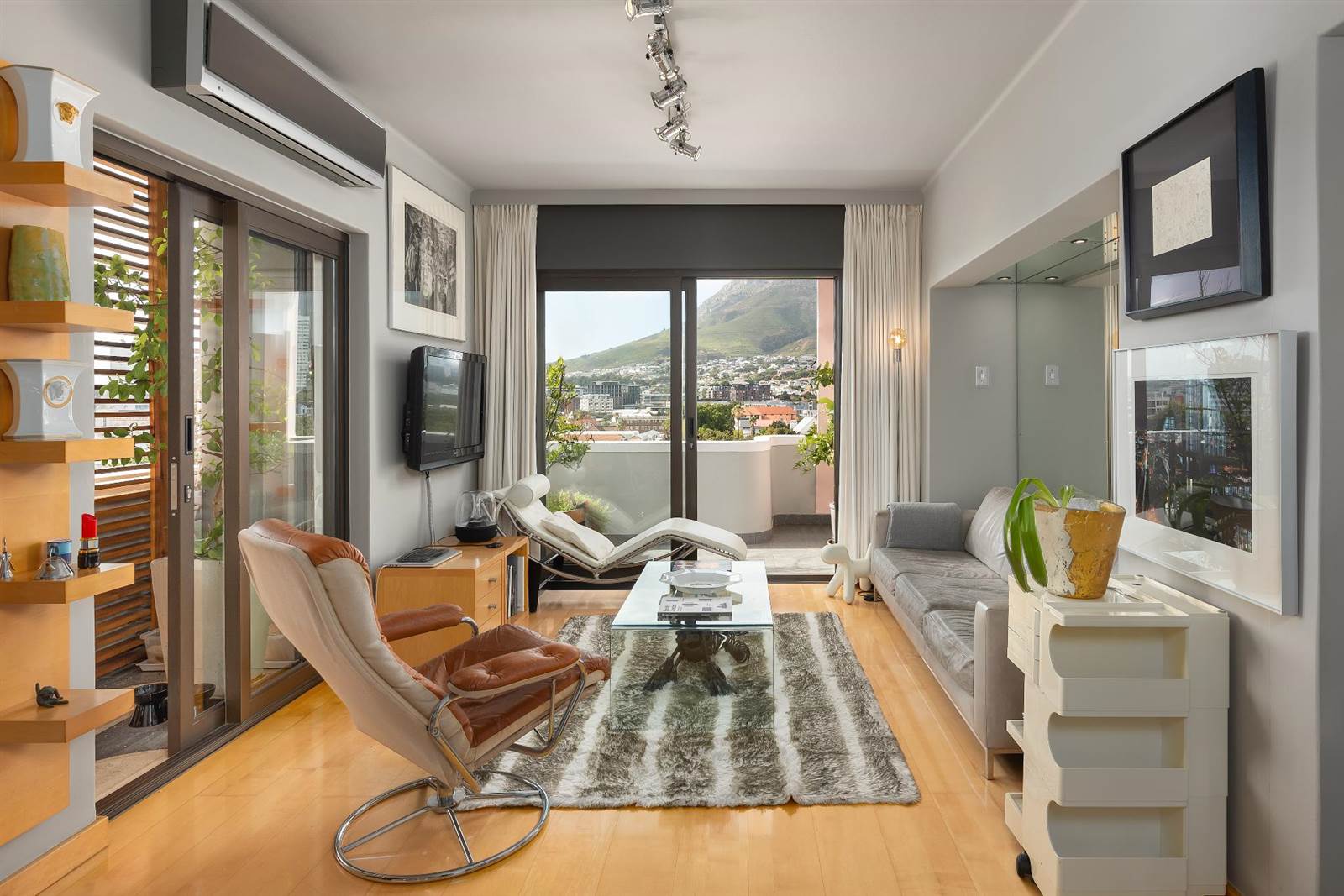 3 Bed Apartment in Cape Town City Centre photo number 2