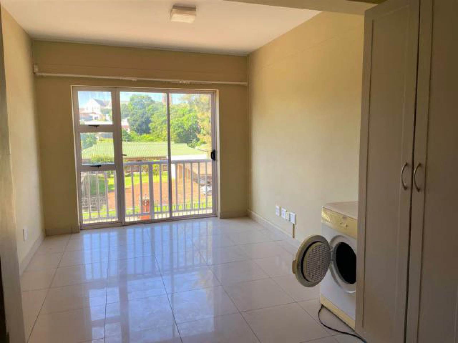 2 Bed Townhouse in Grahamstown photo number 3
