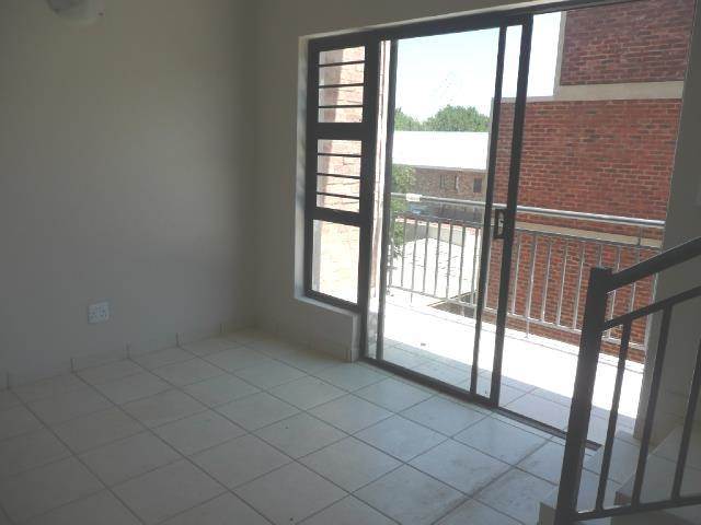 1 Bed Apartment in Potchefstroom Central photo number 5