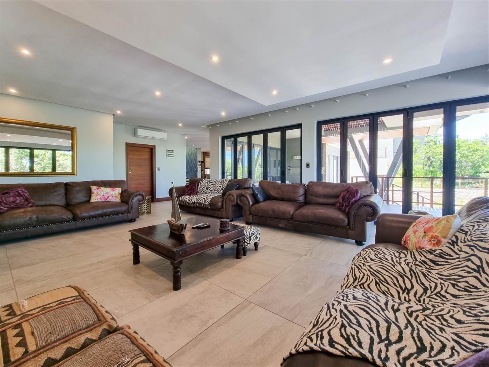 6 Bed House in Zimbali Estate photo number 3
