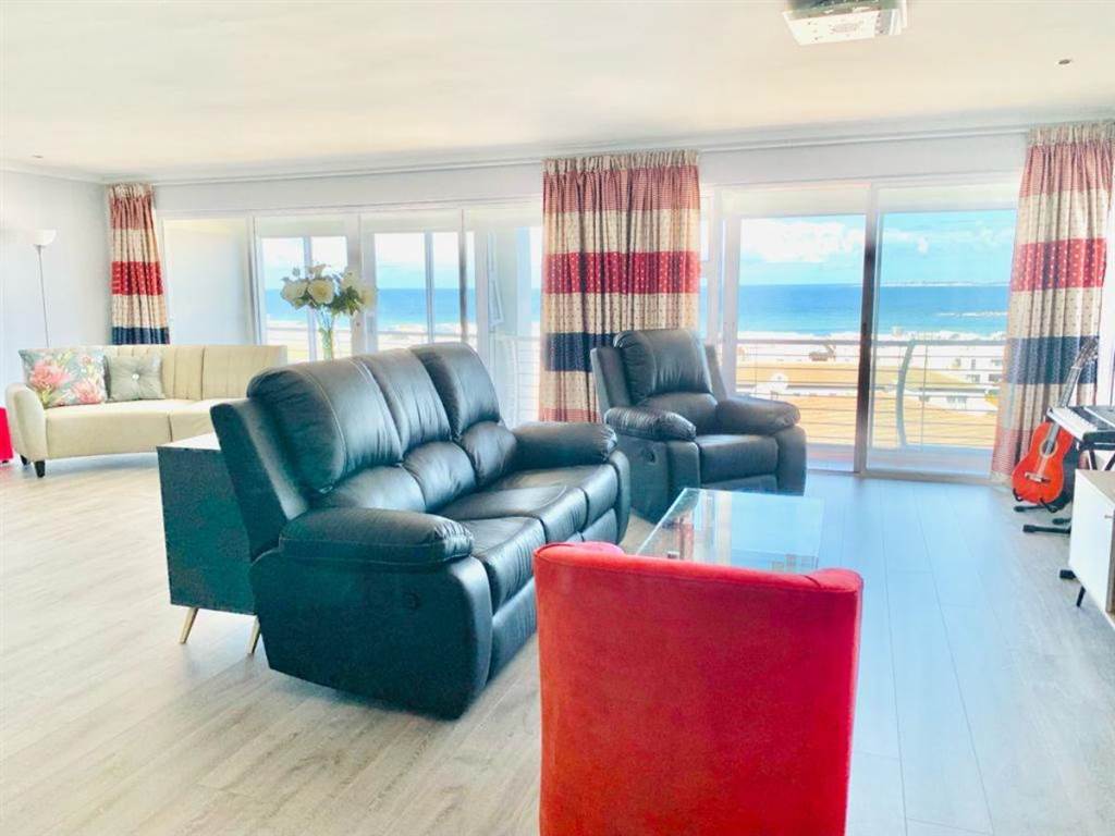 3 Bed Penthouse in Big Bay photo number 5