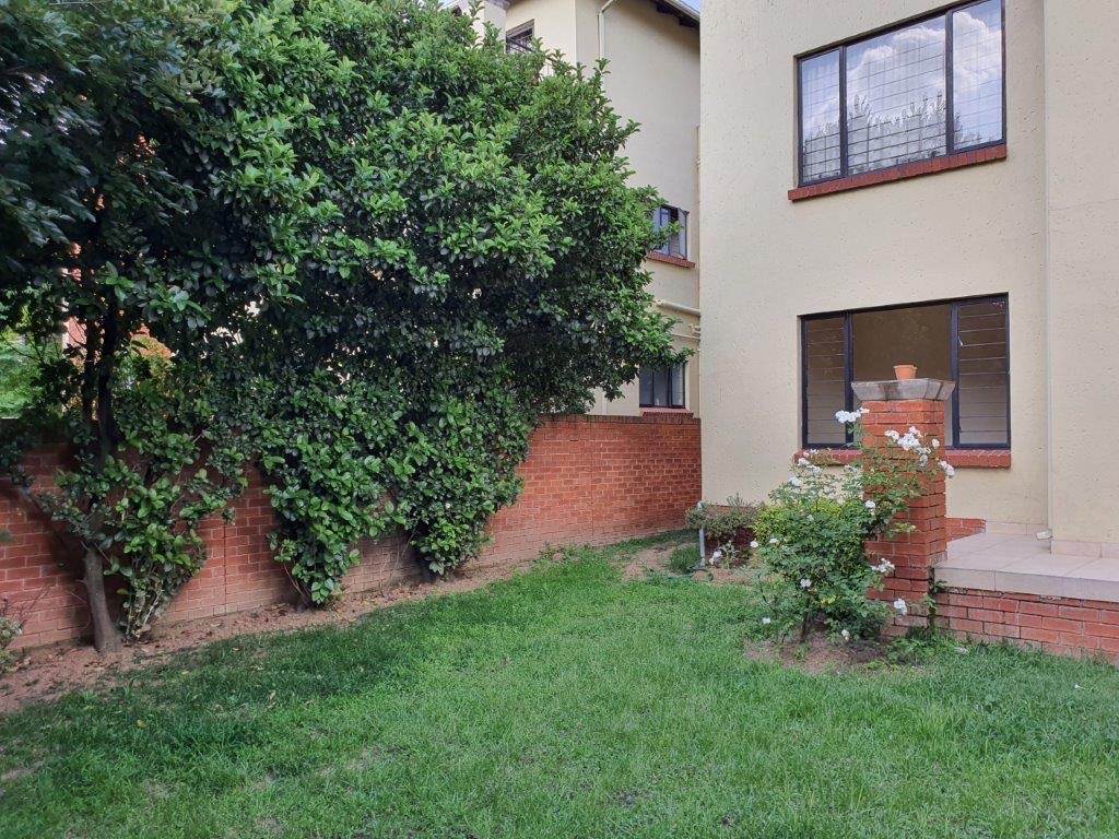 2 Bed Apartment in Douglasdale photo number 24