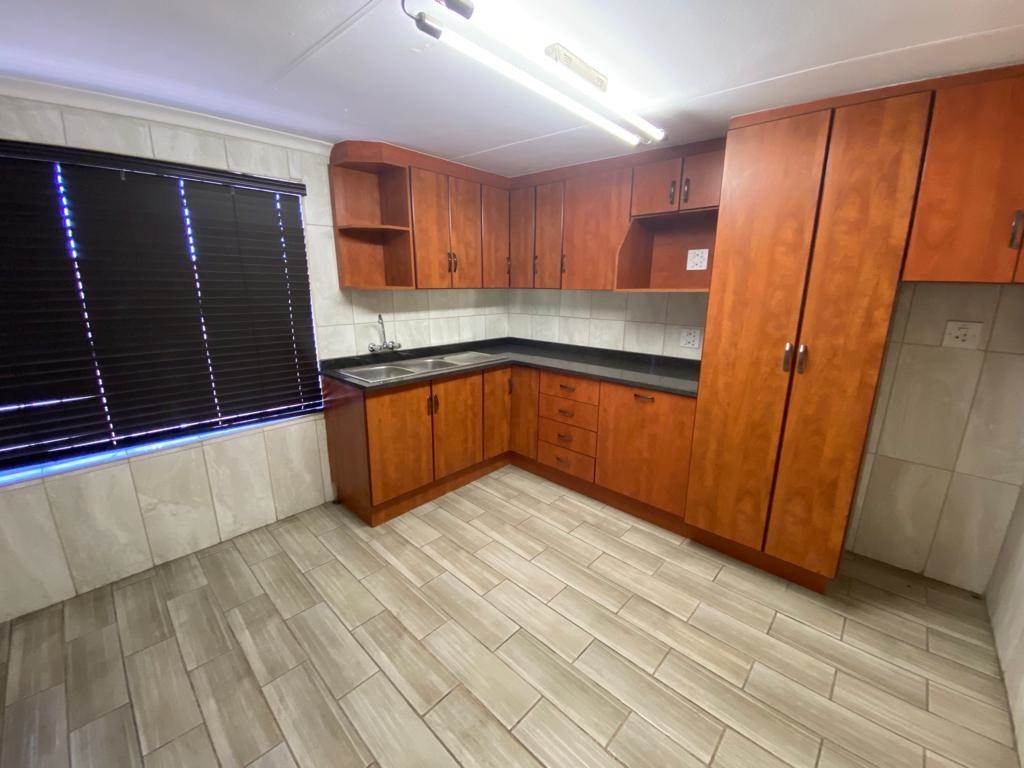 250  m² Commercial space in Klipfontein photo number 6