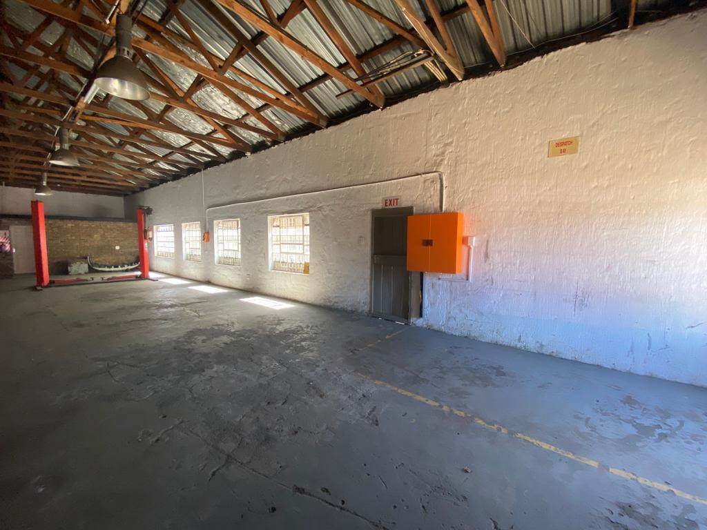 250  m² Commercial space in Klipfontein photo number 11