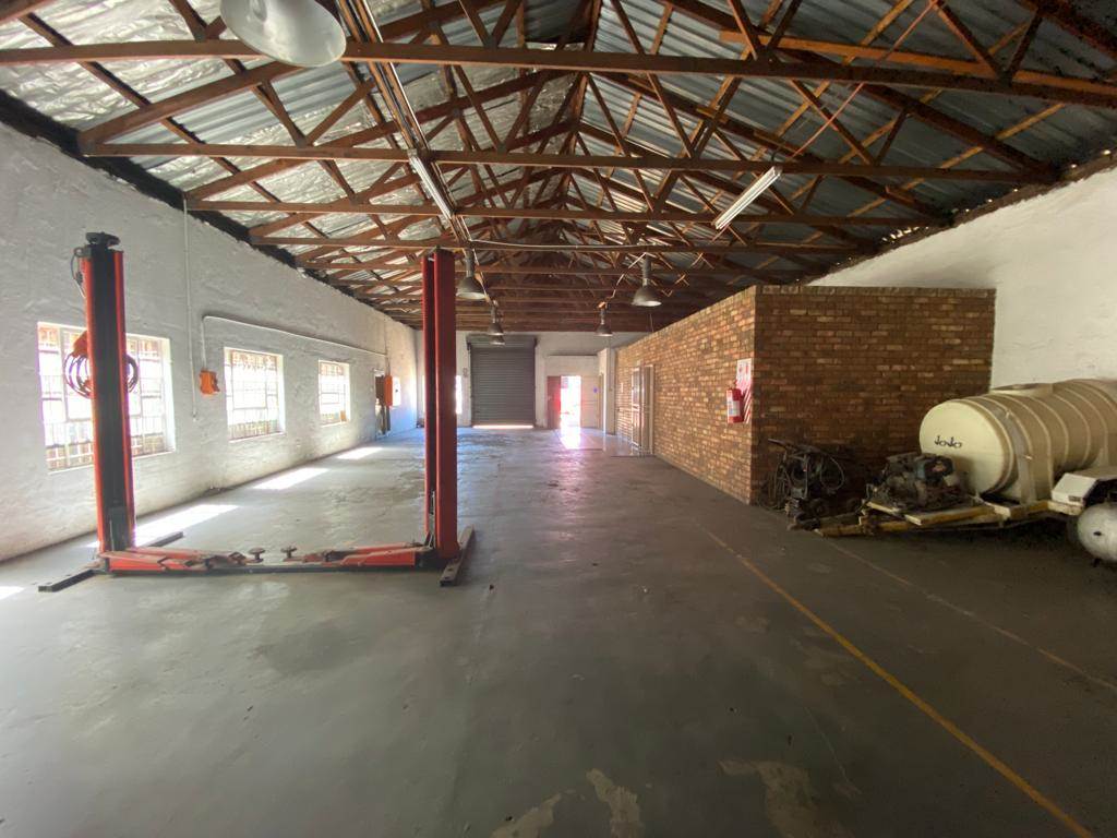 250  m² Commercial space in Klipfontein photo number 7