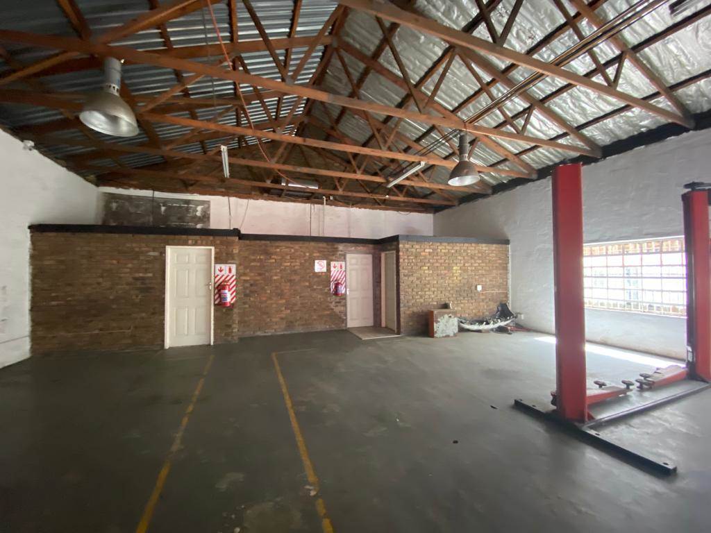 250  m² Commercial space in Klipfontein photo number 3