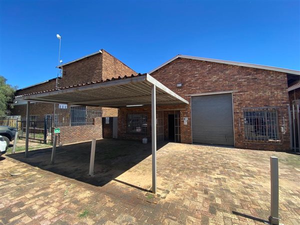 250  m² Commercial space in Klipfontein