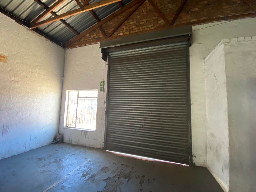 250  m² Commercial space in Klipfontein photo number 12