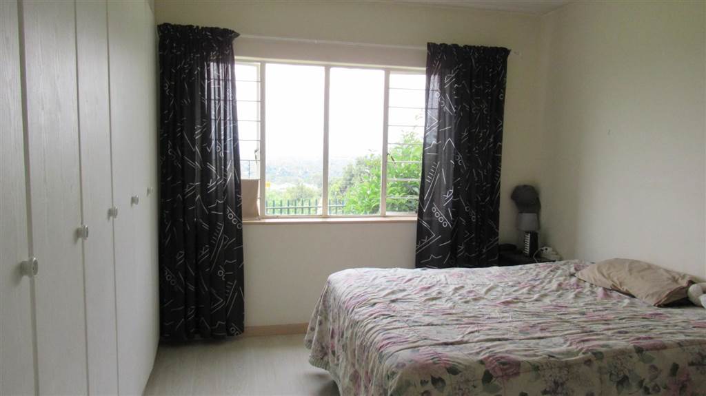 2 Bed Apartment in Constantia Kloof photo number 28