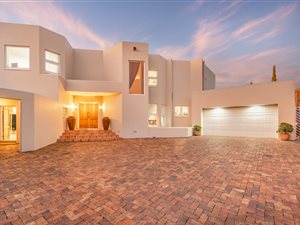 6 Bed House in Dowerglen