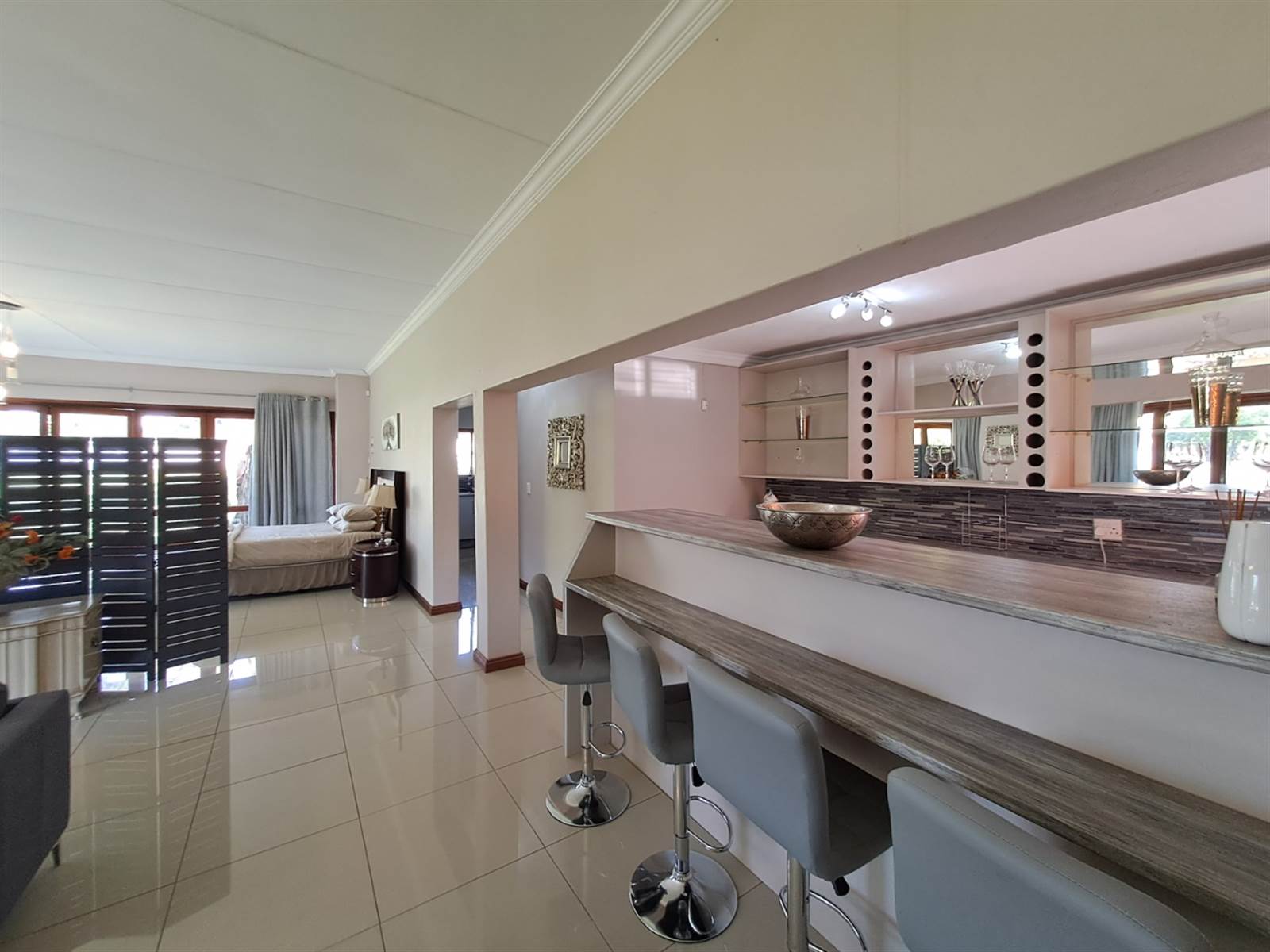 1 Bed House in Mooikloof Equestrian Estate photo number 5