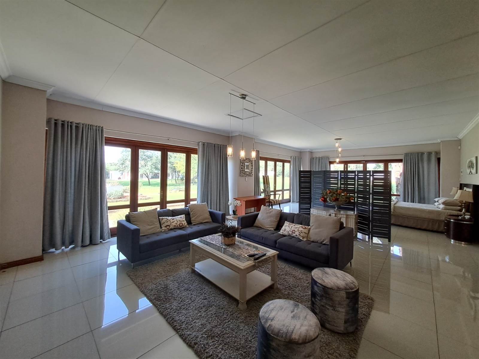 1 Bed House in Mooikloof Equestrian Estate photo number 1