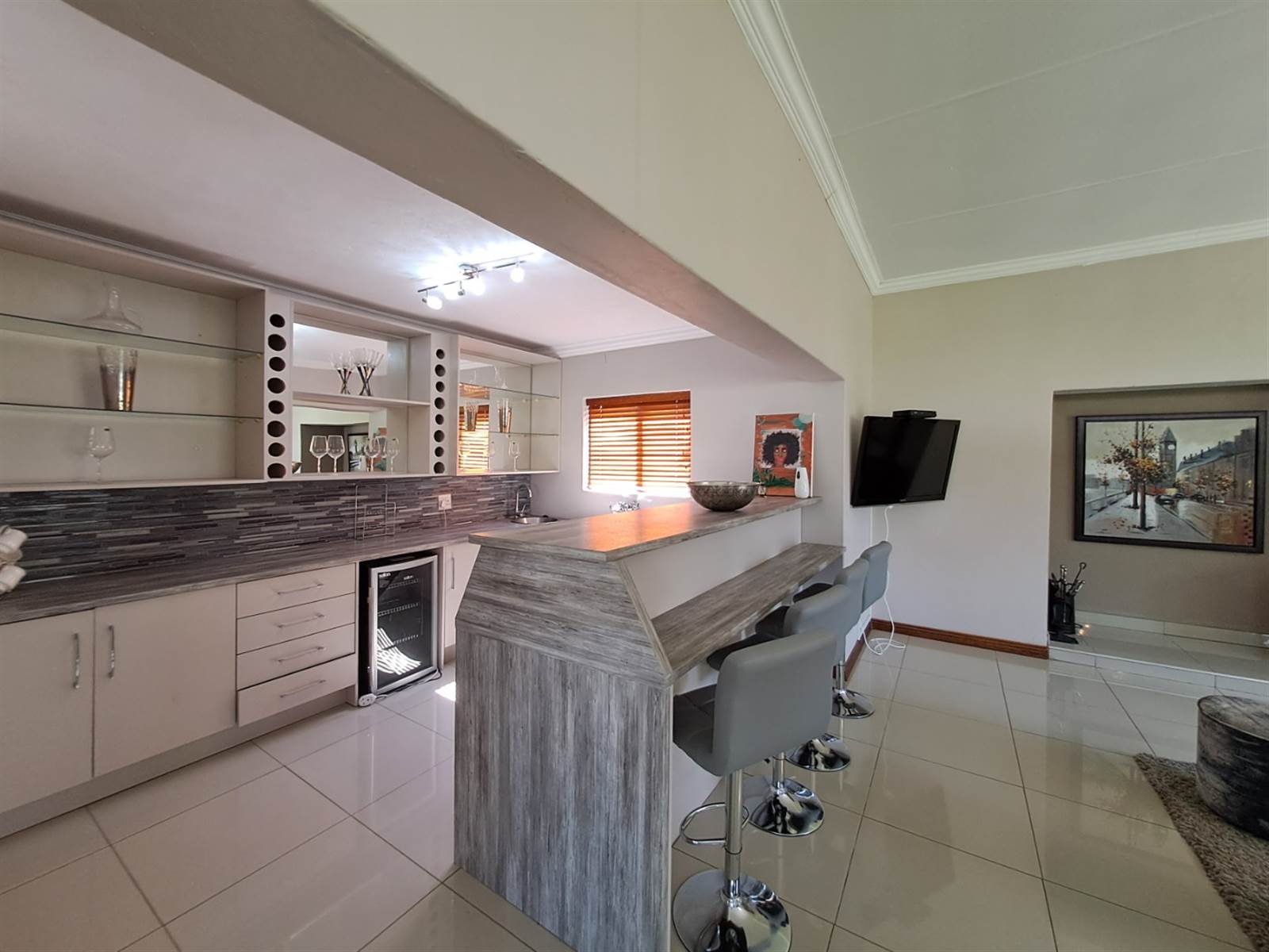 1 Bed House in Mooikloof Equestrian Estate photo number 4
