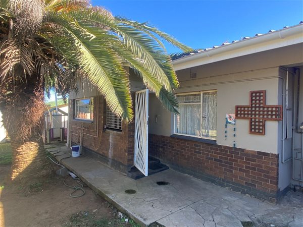 4 Bedroom House 4 Bedroom House