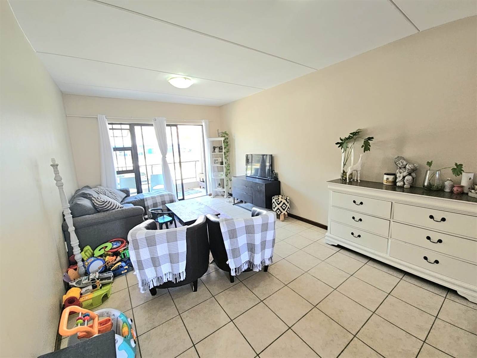 2 Bed Apartment in Admirals Park photo number 9