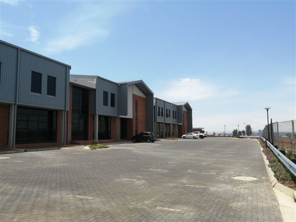 690  m² Commercial space