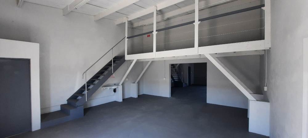 66  m² Industrial space in Alton photo number 1