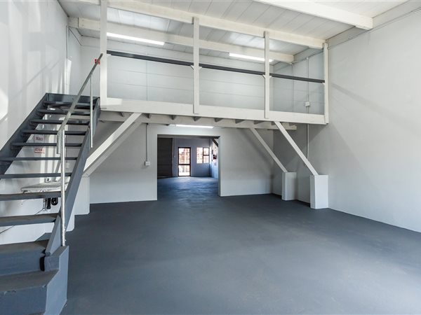 66  m² Commercial space in Alton